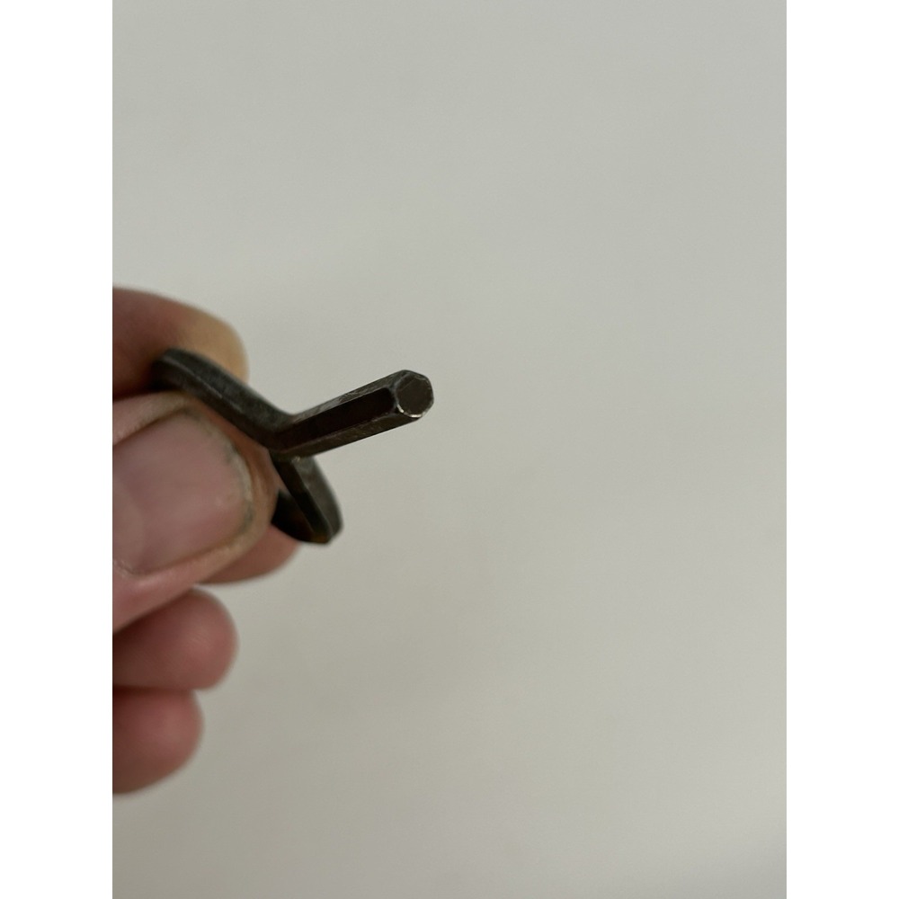 Vintage Standard Hex Dogging Key - Picture 4 of 7